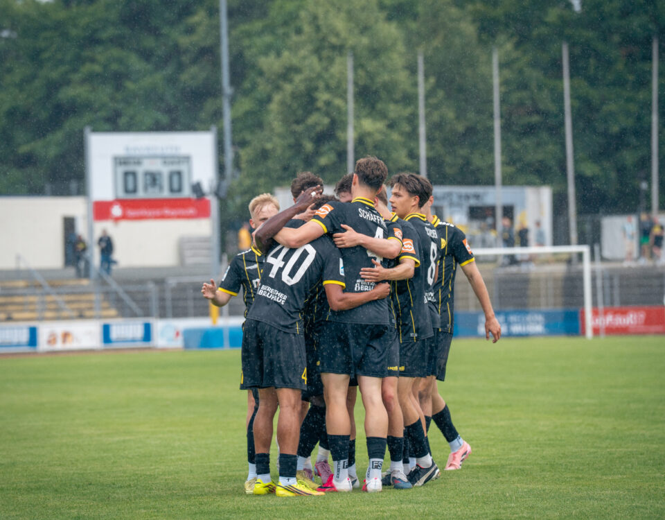 Ungeschlagen ging es für die Mannschaft von Lukas Kling durch die Vorbereitung. Dies soll auch im Auftaktspiel der Regionalliga-Saison so bleiben.