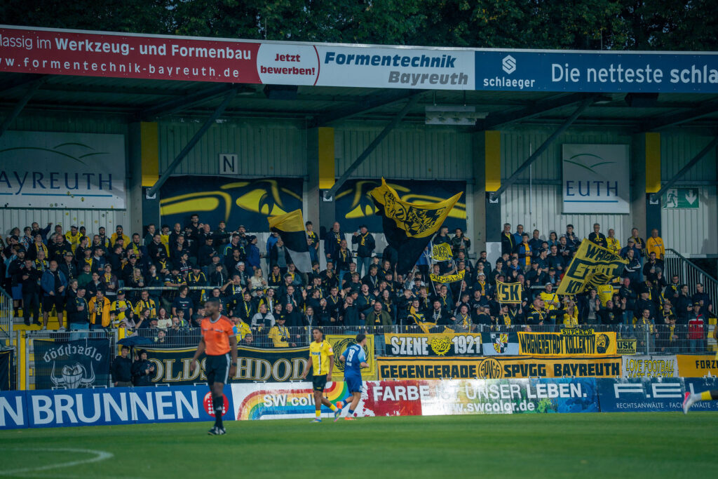 Die Fans der Oldschdod im Spiel gegen Illertissen Die Fans der Oldschdod im Spiel gegen Illertissen