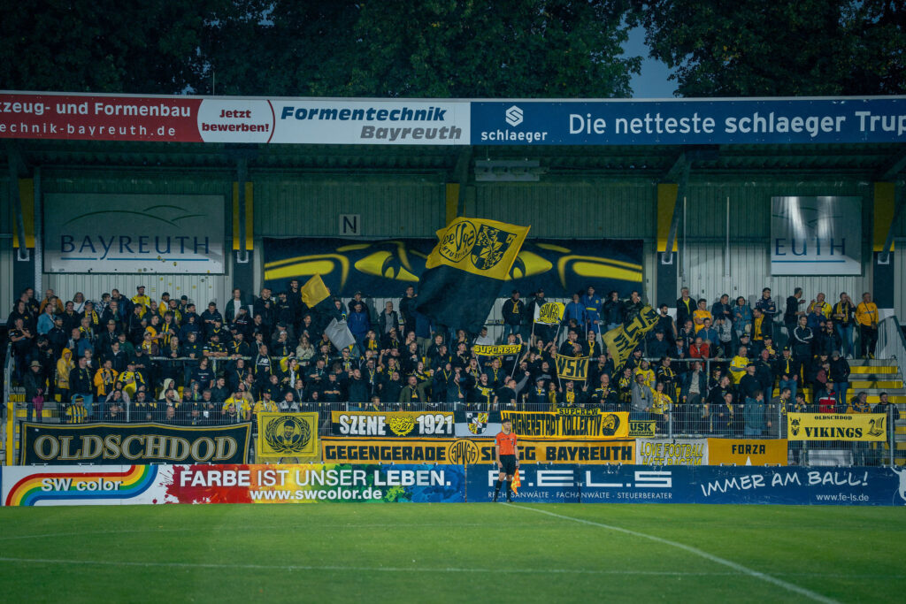 Die Heimkurve des SpVgg Bayreuth Die Heimkurve des SpVgg Bayreuth