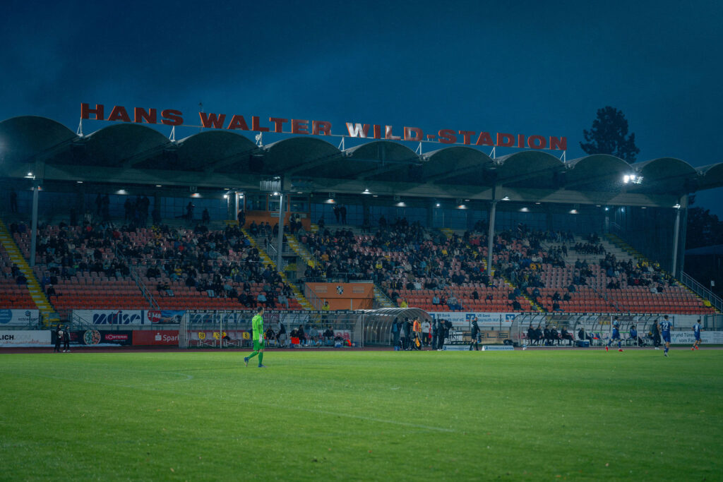 Die Haupttribüne des HaWaWi Die Haupttribüne des HaWaWi