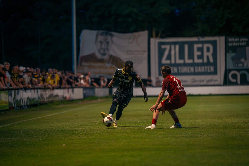 Adrian Heinle im Spiel gegen den TSV Kornburg Adrian Heinle im Spiel gegen den TSV Kornburg
