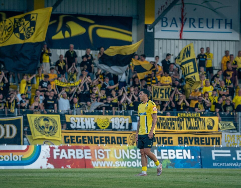 Mit der Unterstützung der Fans will das Team um Denis Latifovic den Tabellenführer aus Illertissen bezwingen und zurück in die Erfolgsspur finden.