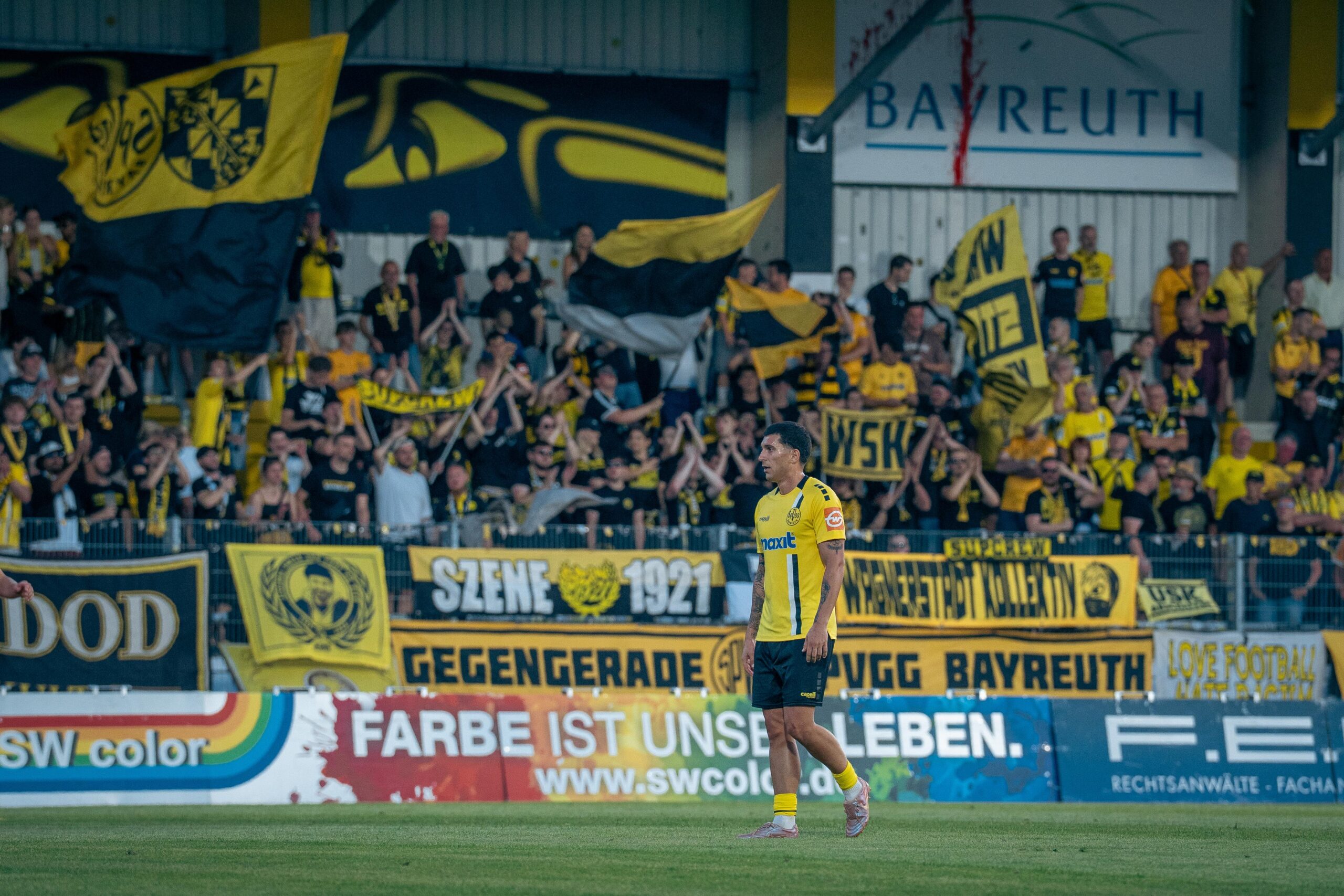 Mit der Unterstützung der Fans will das Team um Denis Latifovic den Tabellenführer aus Illertissen bezwingen und zurück in die Erfolgsspur finden.