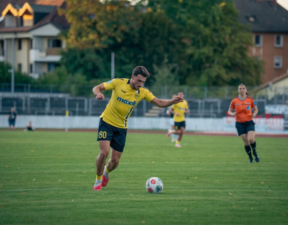 Erijon Shaqiri im Spiel gegen Wacker Burghausen