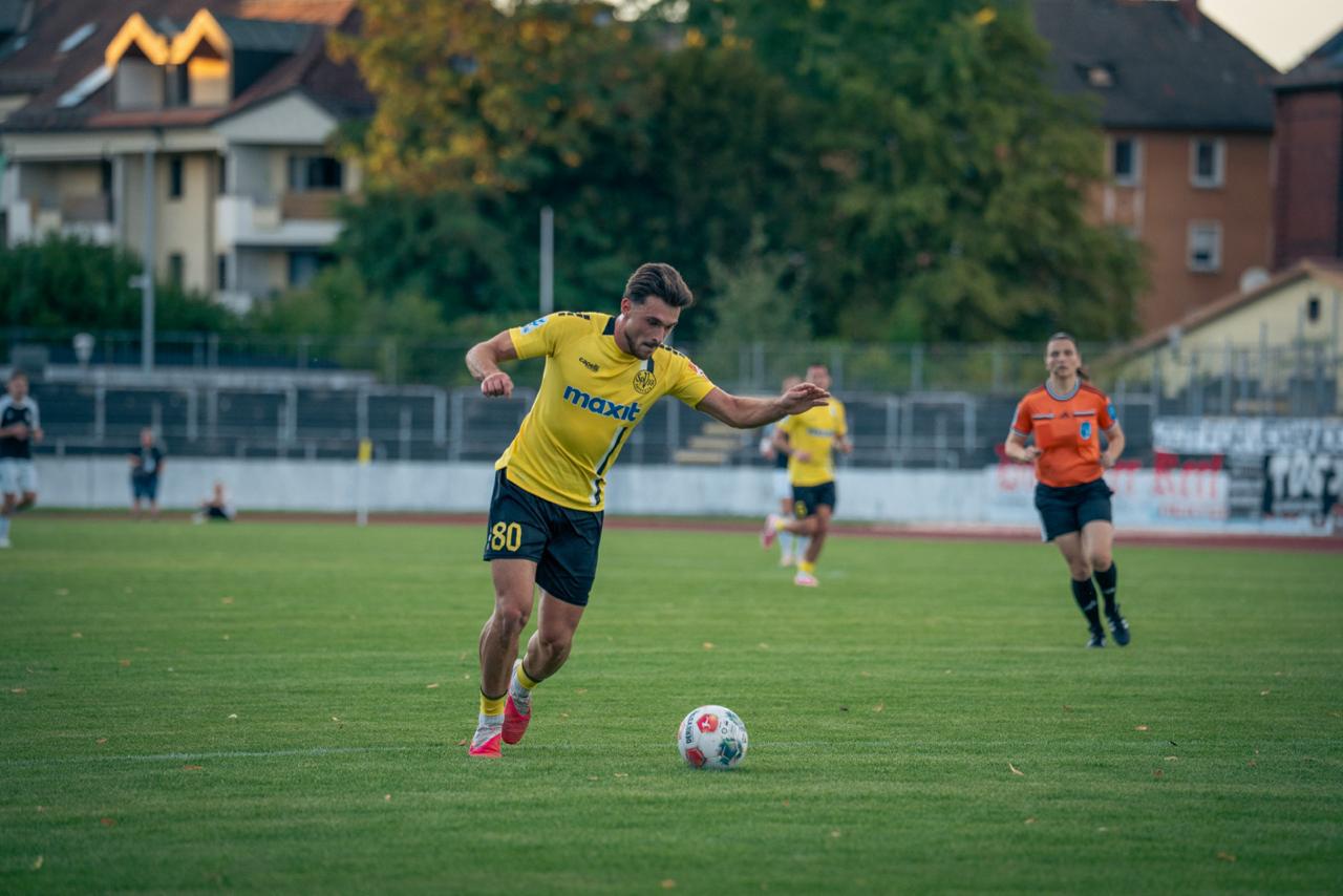 Erijon Shaqiri im Spiel gegen Wacker Burghausen